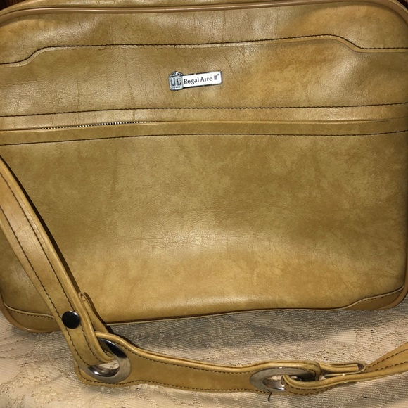 United States Luggage Corp. Men’s Mustard Bag
